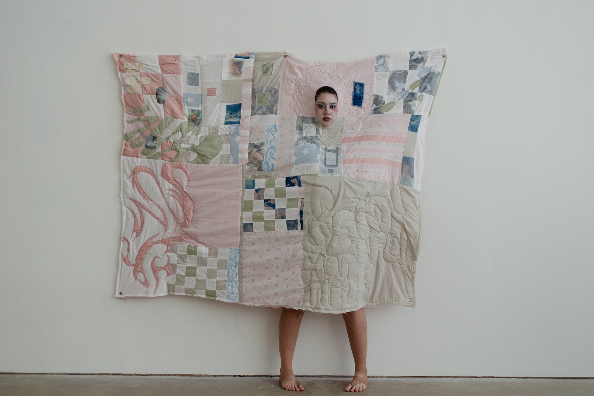 The quilt A  Semihopeful Time, gathers phrases from the internet, scraps of garments, photographs and intrusive thoughts in a nonhierarchical surface. Sewing becomes the ritual act of putting together the fragments of experience and trying to make sense of