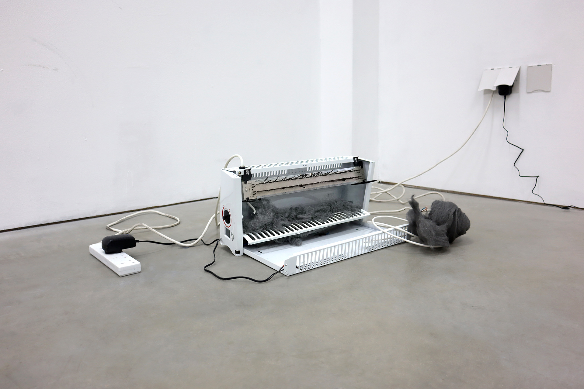Broken heater, steel wool, electrical cable, variable installation